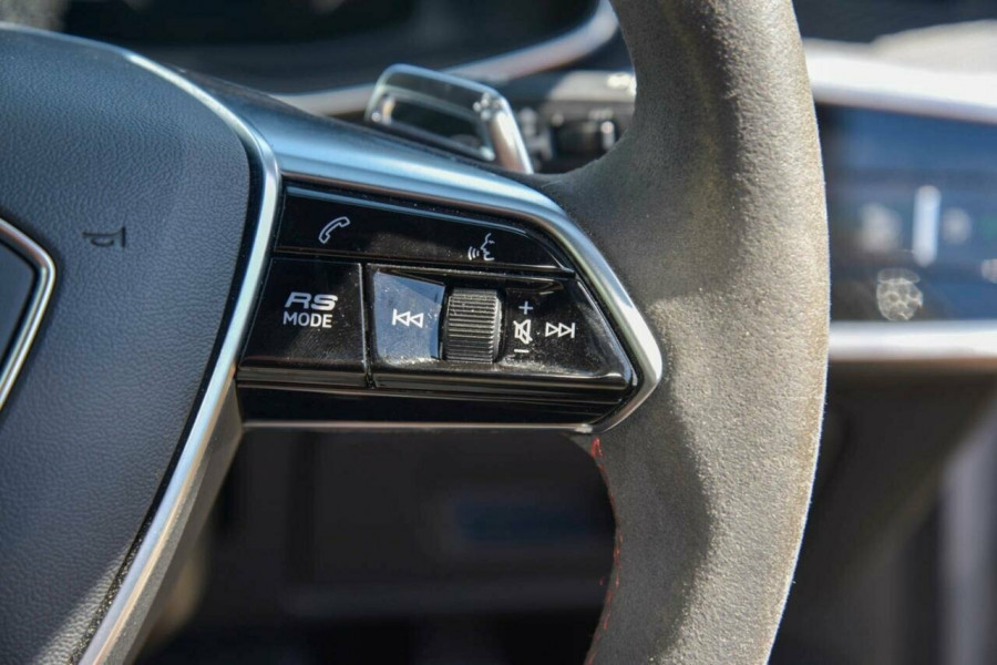 2021 Audi RS 6 C8 Wagon Image 12