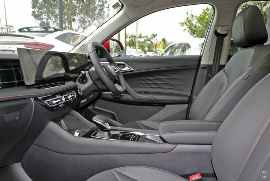 2024 MY24.5 MG HS AS33 Essence SUV Image 8