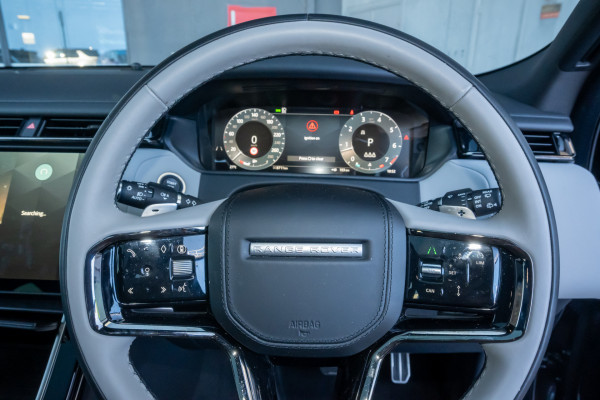 2026 Land Rover Range Rover Velar L560 P250 Dynamic SE SUV