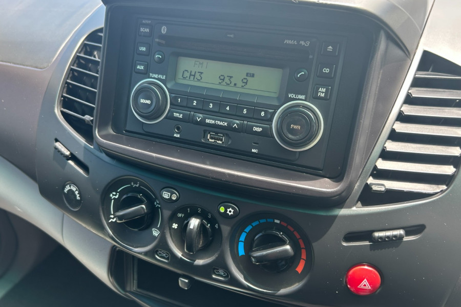 2014 MY15 Mitsubishi Triton MN GLX Ute Image 17