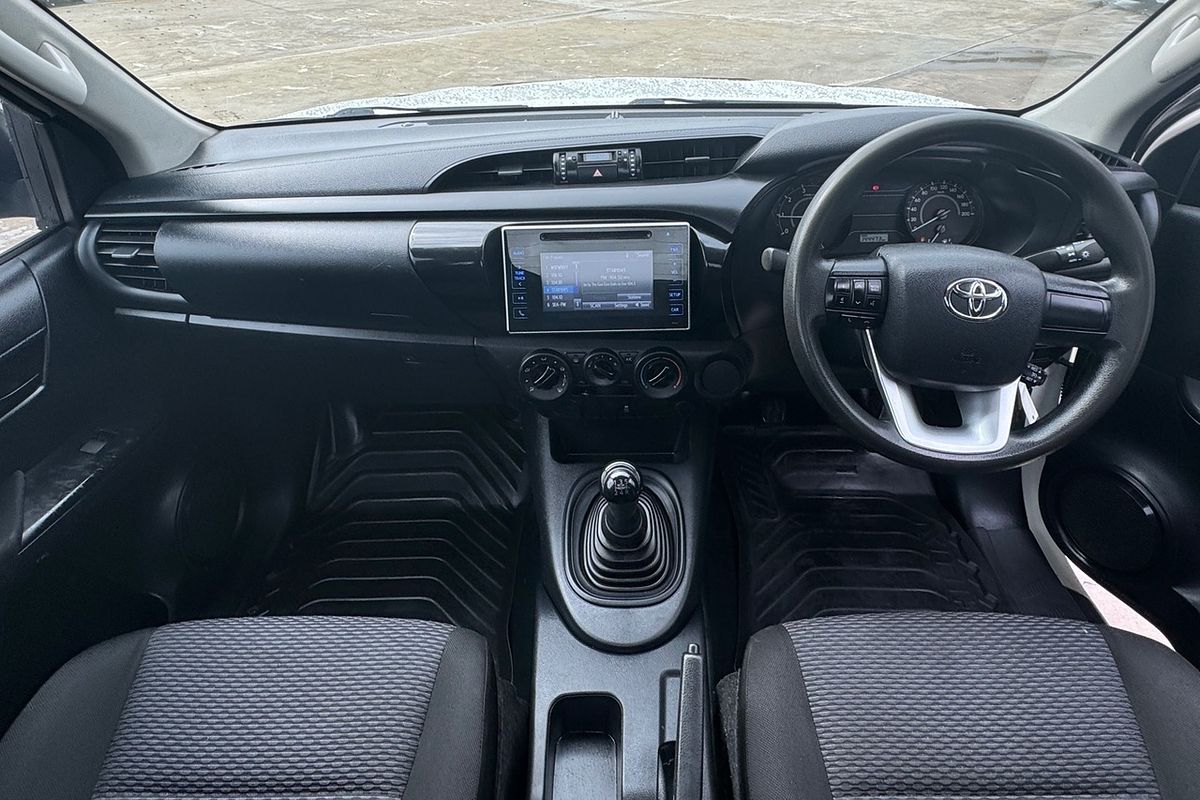 2017 Toyota HiLux GUN122R Workmate Cab Chassis Image 6