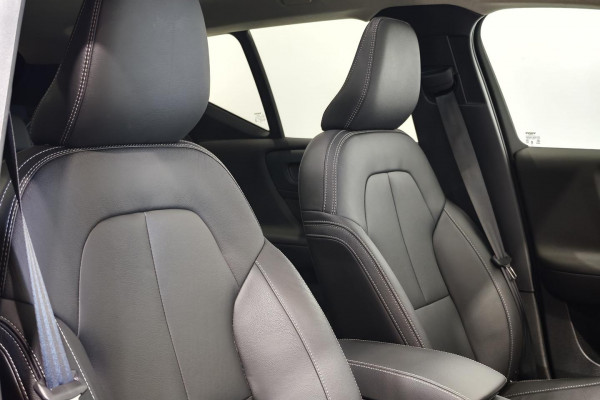 2025 Volvo XC40 XZ Plus B4 SUV Image 30