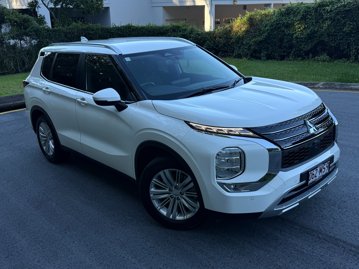 2023 MY24 Mitsubishi Outlander ZM LS SUV Image 2