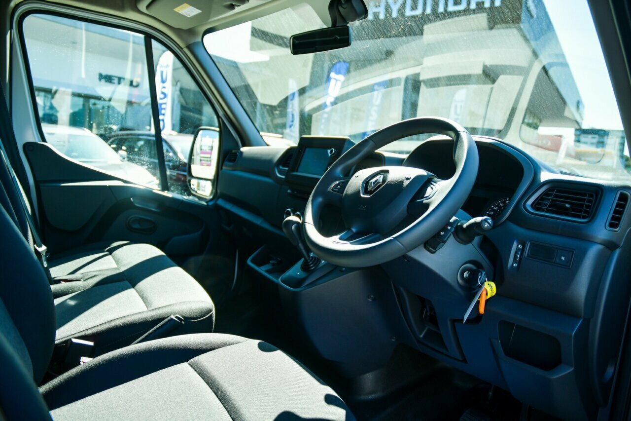 2023 Renault Master X62 LWB Pro Van Image 9
