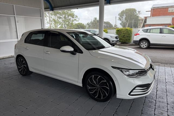 2024 Volkswagen Golf 8 110TSI Life Hatch Image 5