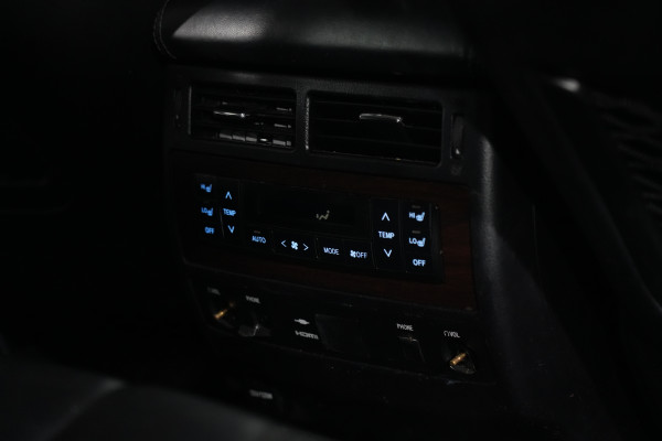 2018 Toyota LandCruiser Sahara SUV image 31