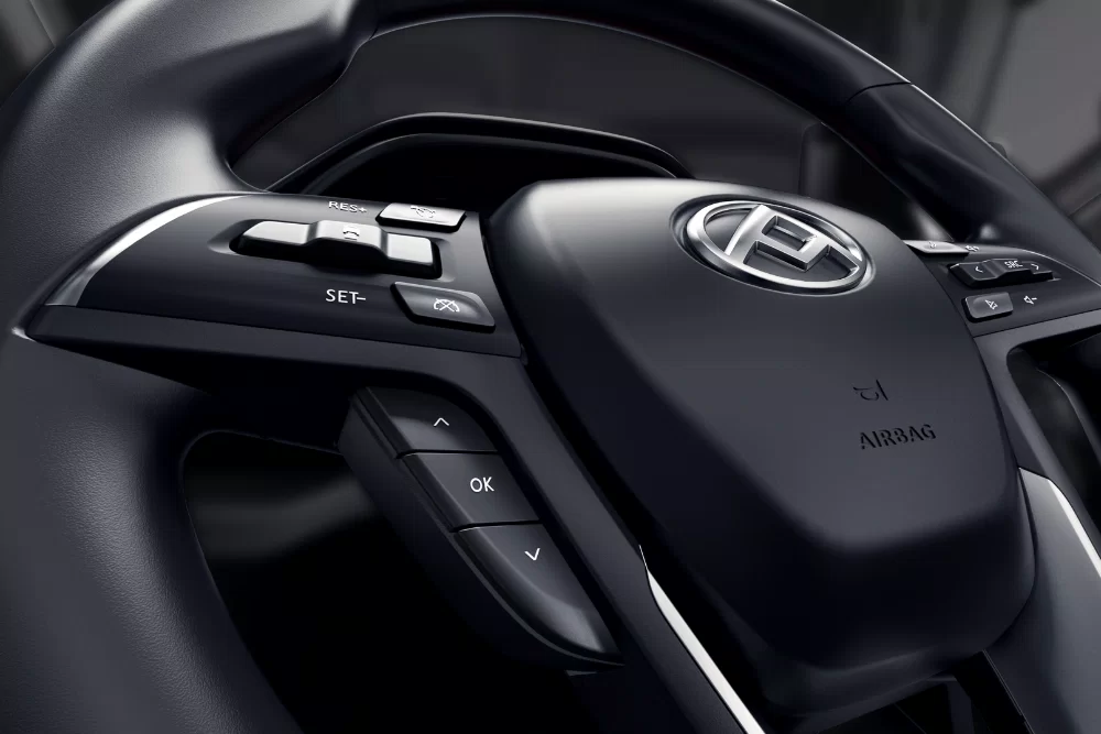 SIX AIRBAGS Image