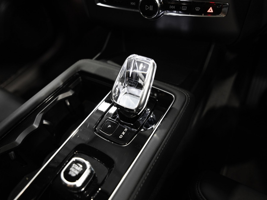 2025 Volvo XC90 L Series Ultra T8 Plug-In Hybrid SUV Image 14