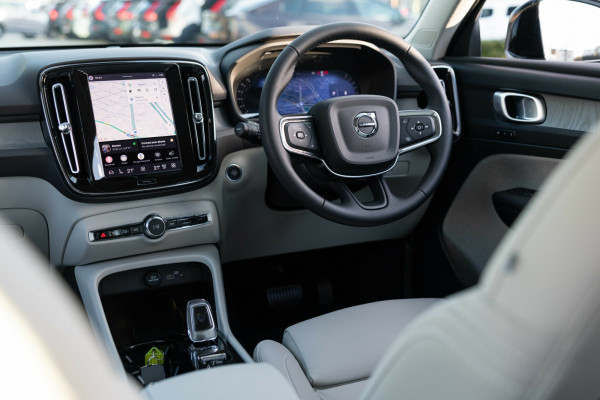 2026 Volvo XC40 XZ Ultra B4 Dark SUV Image 12
