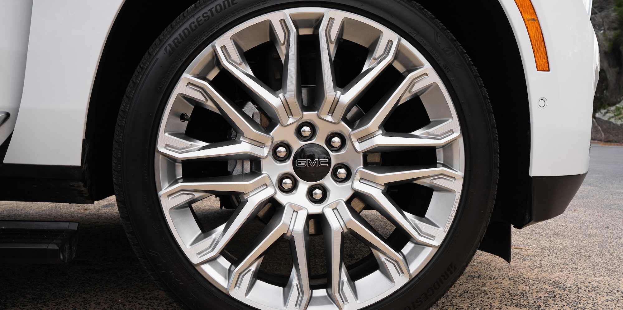 24” MACHINED AND PAINTED PEARL NICKEL WHEELS  Image