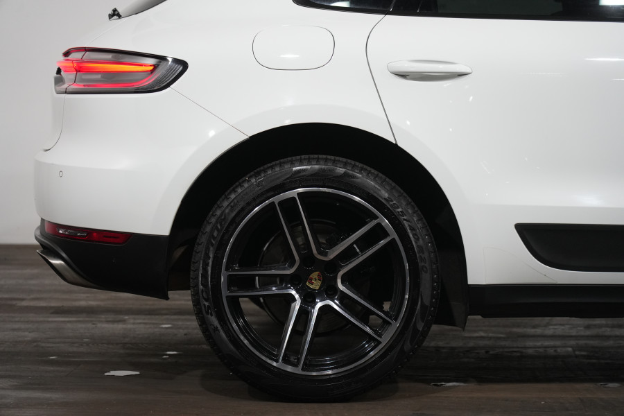 2021 Porsche Macan SUV Image 6