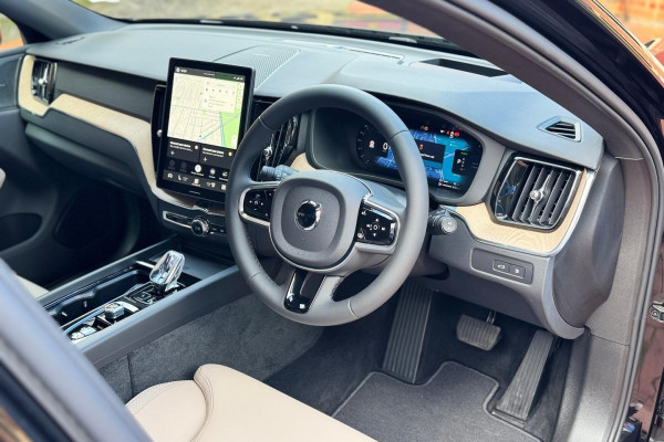 2025 Volvo XC60 UZ Plus T8 Plug-in Hybrid SUV Image 3