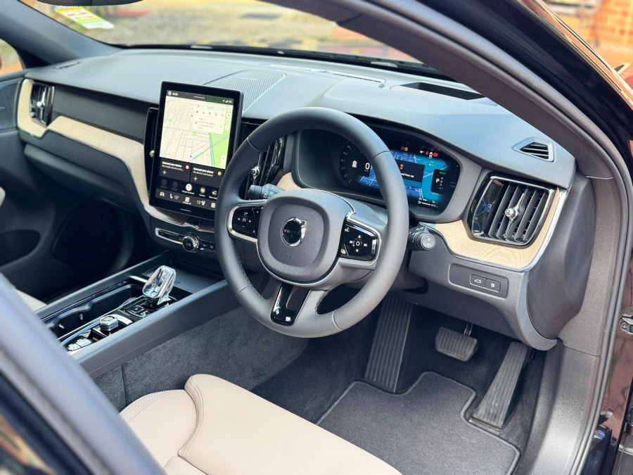 2025 Volvo XC60 UZ Plus T8 Plug-in Hybrid SUV Image 3
