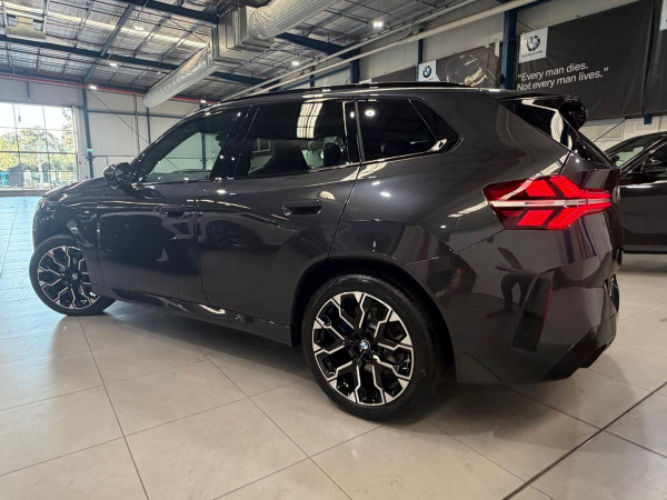 2025 BMW X3 G45 40d xDrive SUV image 4