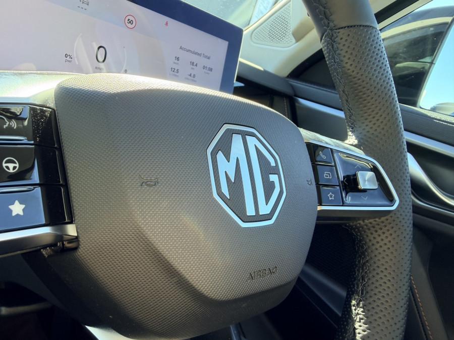 2026 MG HS Super Hybrid Essence SUV Image 12
