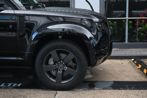 2025 MY25.5 Land Rover Defender L663 110 D350 X-Dynamic SE SUV image 23