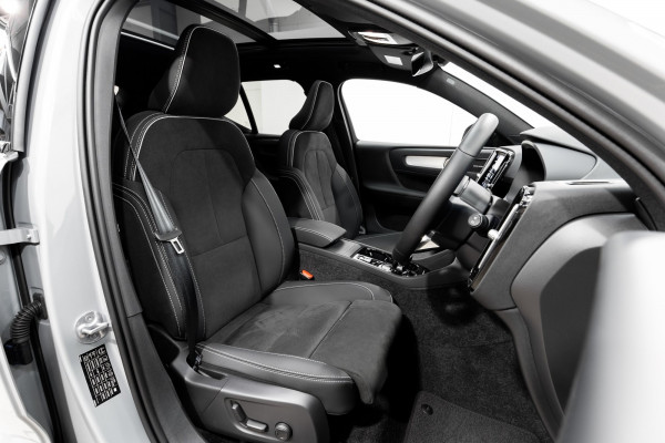 2026 Volvo XC40 XZ Ultra B4 Dark SUV Image 19