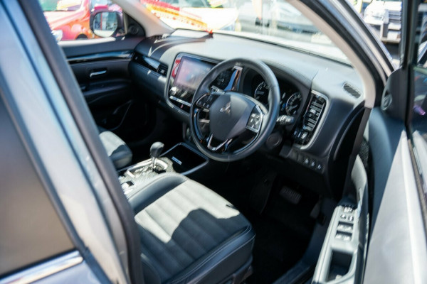 2021 Mitsubishi Outlander ZL LS SUV Image 16