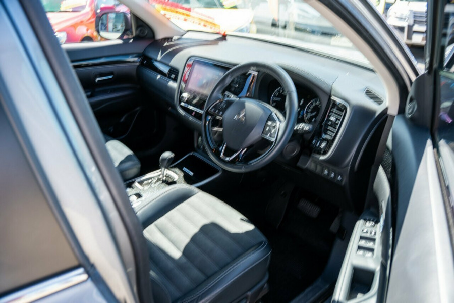2021 Mitsubishi Outlander ZL LS SUV Image 16