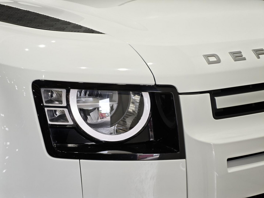 2025 MY25.5 Land Rover Defender L663 110 P400 S SUV Image 17