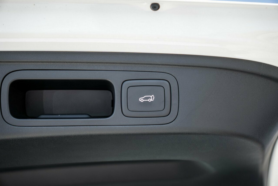 2024 MY24.5 MG HS AS33 Essence SUV Image 9