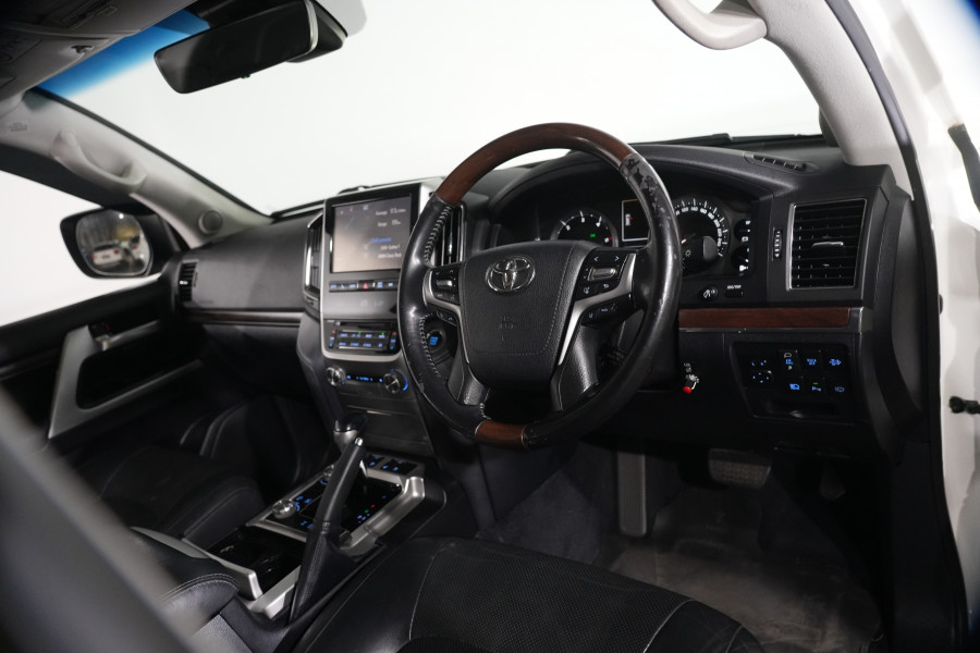 2018 Toyota LandCruiser Sahara SUV