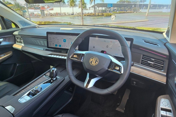 2025 MG QS IS31 Essence SUV Image 4