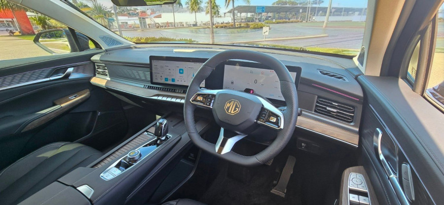 2025 MG QS IS31 Essence SUV Image 4