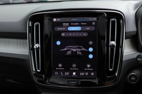2025 MY26 Volvo XC40 XZ Ultra B4 Dark SUV Image 26