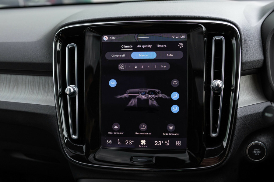 2025 MY26 Volvo XC40 XZ Ultra B4 Dark SUV Image 26