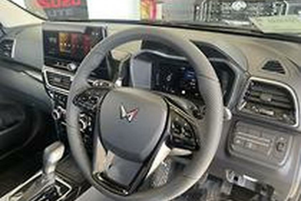 2025 Mahindra XUV3X0  AX5L SUV Image 15