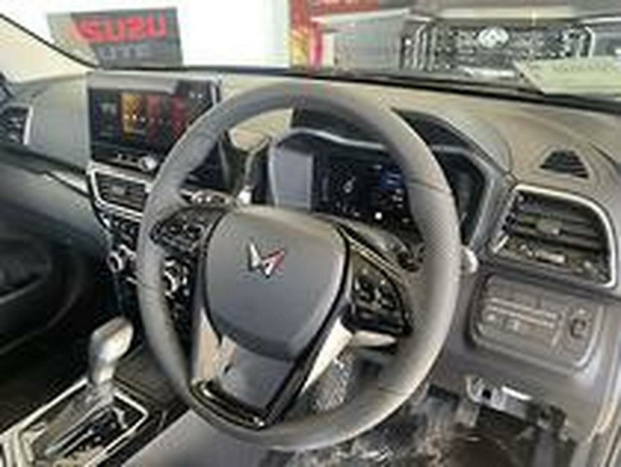 2025 Mahindra XUV3X0  AX5L SUV Image 15