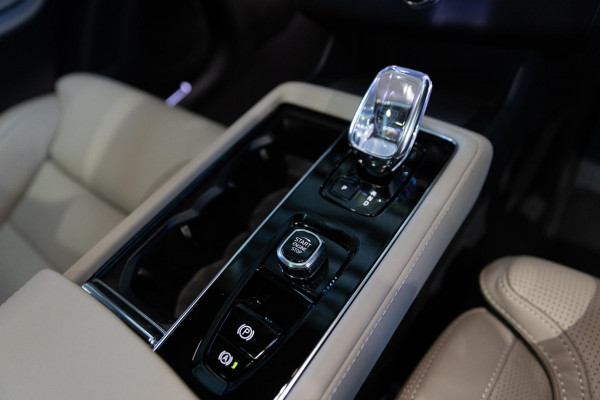 2026 Volvo XC90 L Series Ultra B5 Dark SUV Image 18