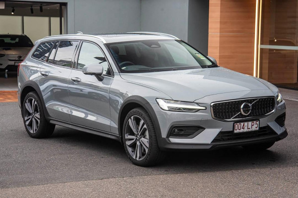 2023 MY24 Volvo V60 Cross Country Z Series Ultimate B5 Bright Wagon Image 3