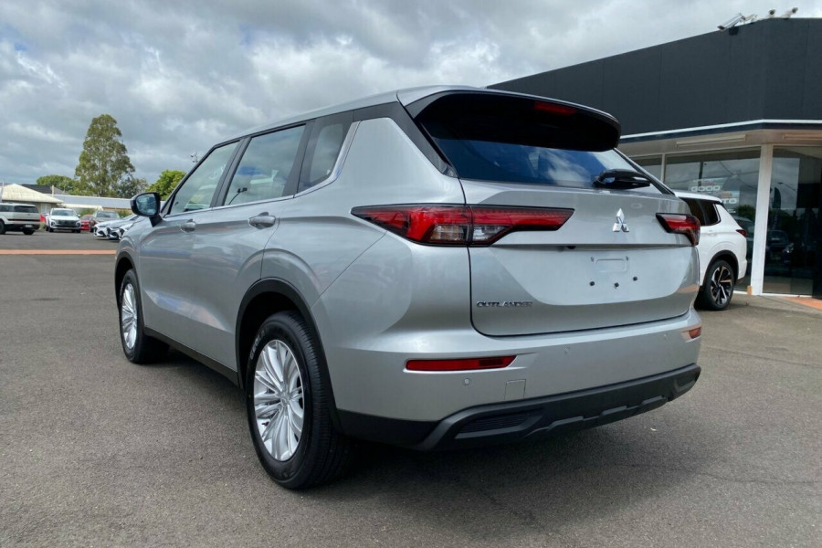 2024 Mitsubishi Outlander ZM ES SUV
