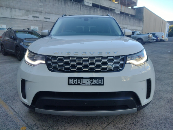 2021 Land Rover Discovery Series 5 D300 SE SUV image 7