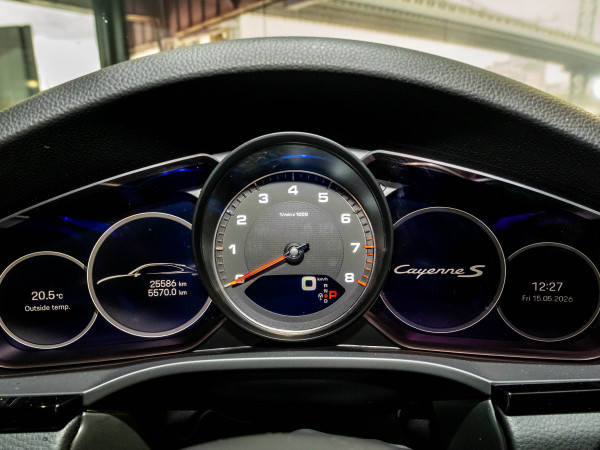 2022 MY23 Porsche Cayenne S Platinum Edition Coupe image 18