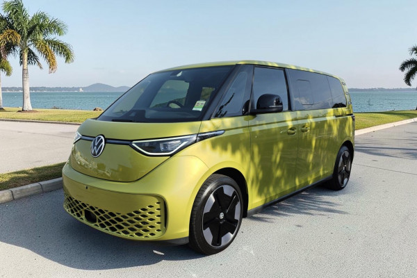 2025 Volkswagen ID. Buzz EB Pro BEV560 People Mover Image 3