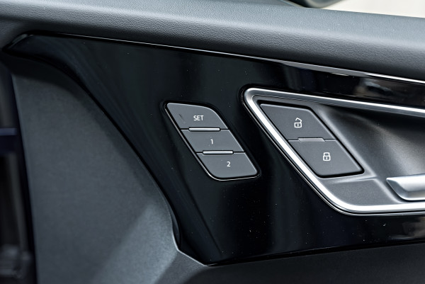 2025 MY24 Audi Q4 e-tron F4 55 SUV image 18