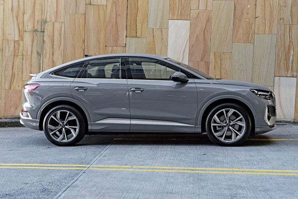 2025 Audi Q4 e-tron F4 45 SUV image 3