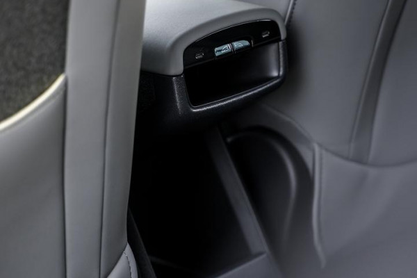 2024 MY25 Volvo EX30  Single Motor Extended Range Plus SUV Image 33