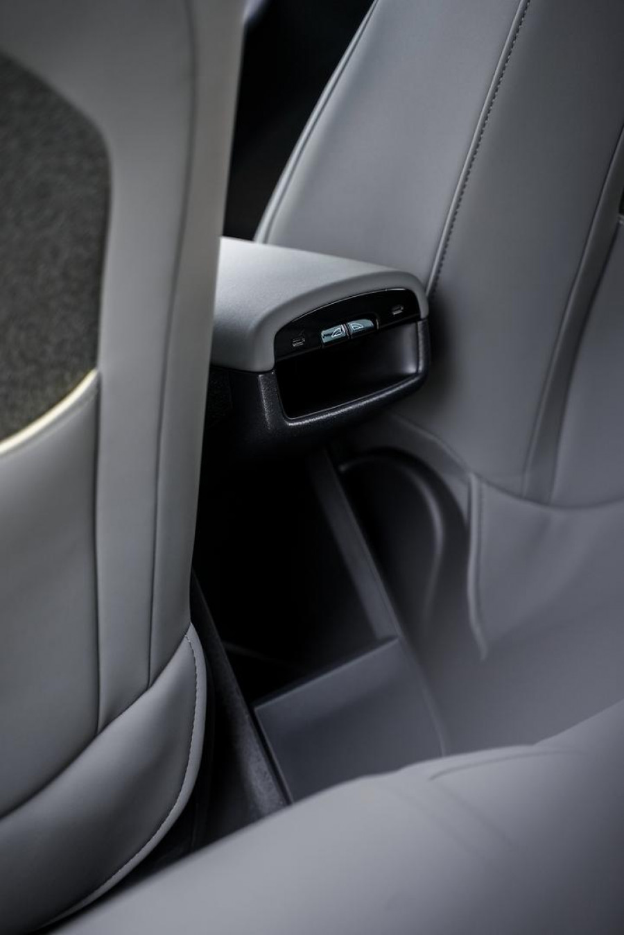 2024 MY25 Volvo EX30  Single Motor Extended Range Plus SUV Image 33