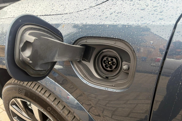 2025 MY26 Volvo XC90 L Series Plus T8 Plug-in Hybrid Dark SUV Image 5