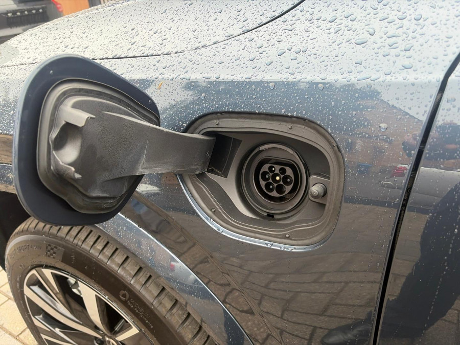 2025 MY26 Volvo XC90 L Series Plus T8 Plug-in Hybrid Dark SUV Image 5