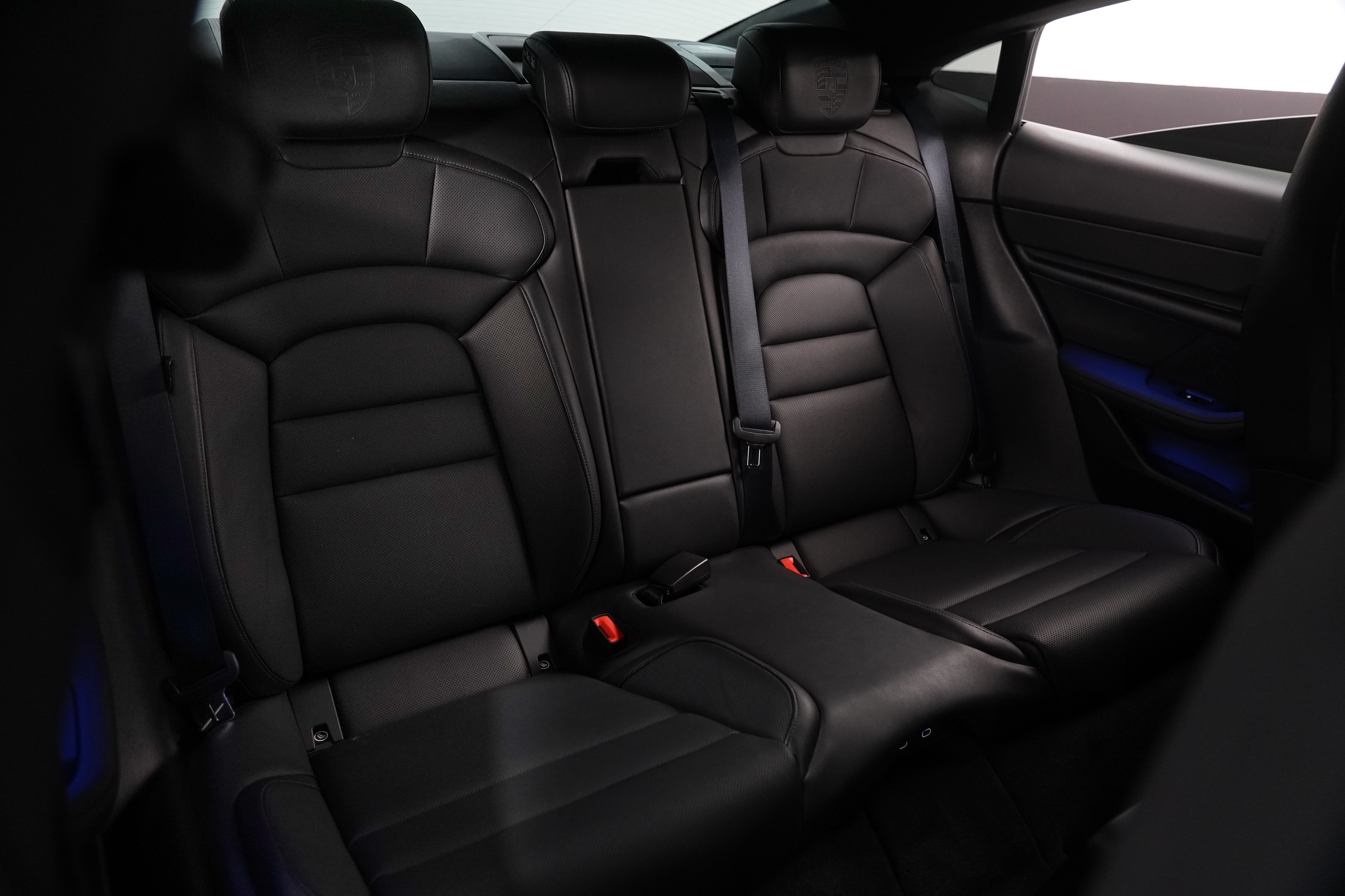 2021 Porsche Taycan 4S Coupe Image 32