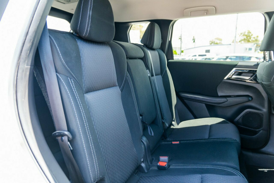 2023 Mitsubishi Outlander ZM LS SUV Image 9