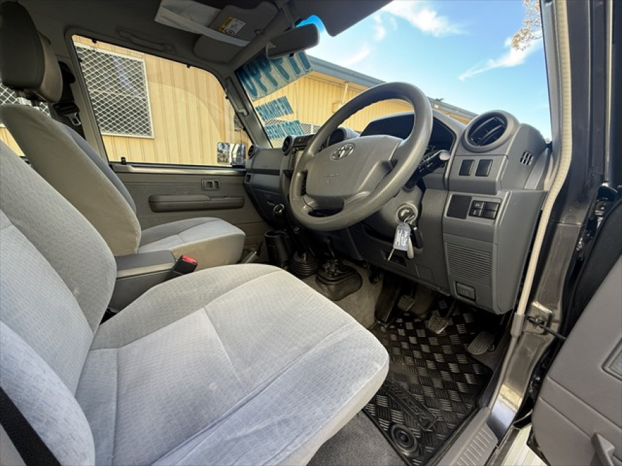 2022 Toyota LandCruiser VDJ79R GXL Cab Chassis Image 9