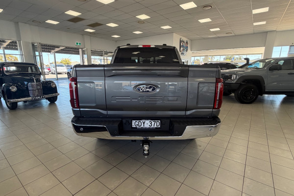 2024 Ford F-150  Lariat Dual Cab Image 6