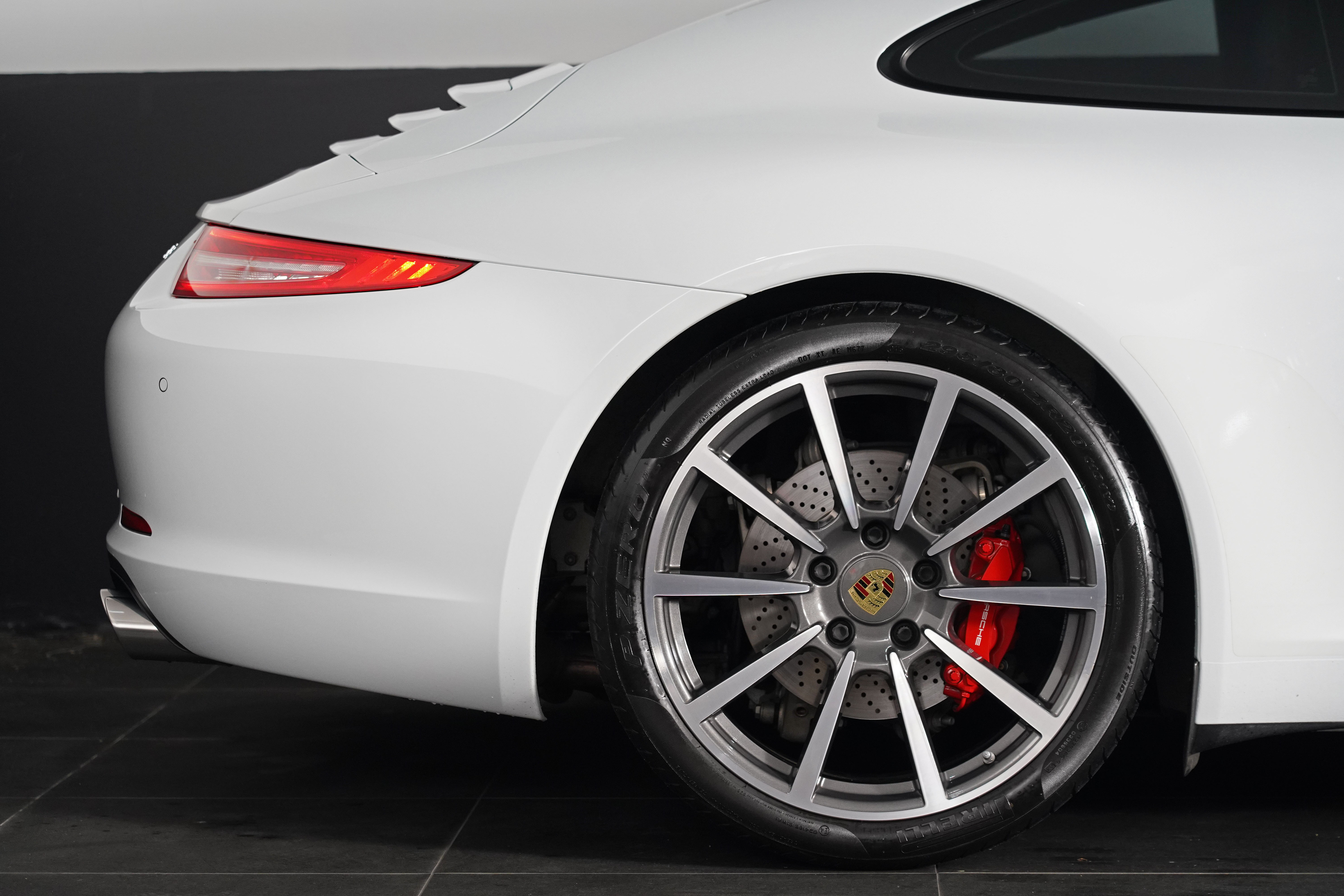 2015 Porsche 911 Carrera S Coupe Image 17
