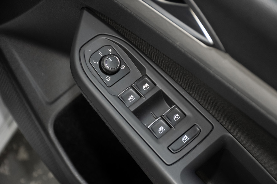 2022 Volkswagen Golf 8 110TSI Life Hatch Image 12